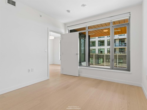 302-777 Harbour Way, North Vancouver, BC 