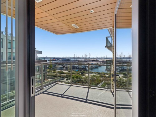 302-777 Harbour Way, North Vancouver, BC 