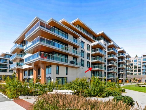 302-777 Harbour Way, North Vancouver, BC 