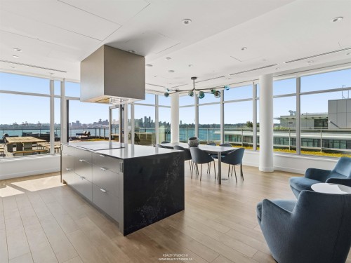 302-777 Harbour Way, North Vancouver, BC 