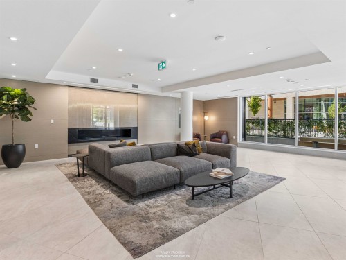 302-777 Harbour Way, North Vancouver, BC 