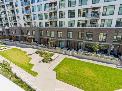 302-777 Harbour Way, North Vancouver, BC 