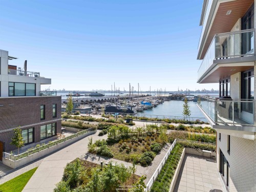 302-777 Harbour Way, North Vancouver, BC 