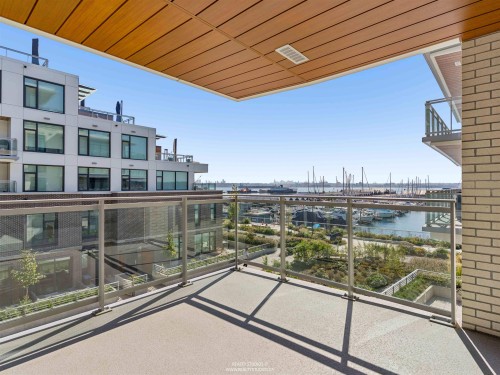 302-777 Harbour Way, North Vancouver, BC 