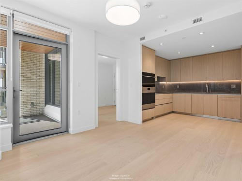 302-777 Harbour Way, North Vancouver, BC 