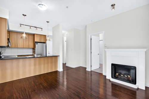 210-22290 North Avenue, Maple Ridge, BC 