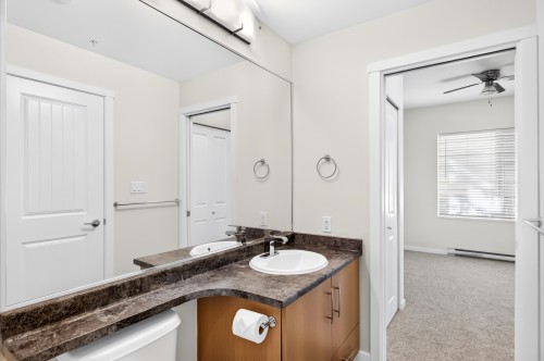 210-22290 North Avenue, Maple Ridge, BC 