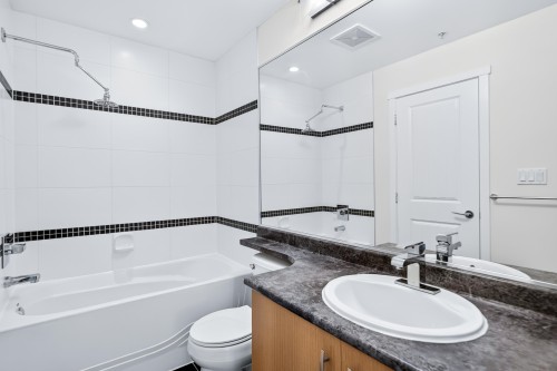 210-22290 North Avenue, Maple Ridge, BC 