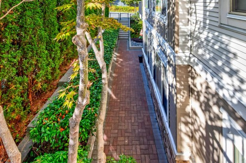 210-22290 North Avenue, Maple Ridge, BC 