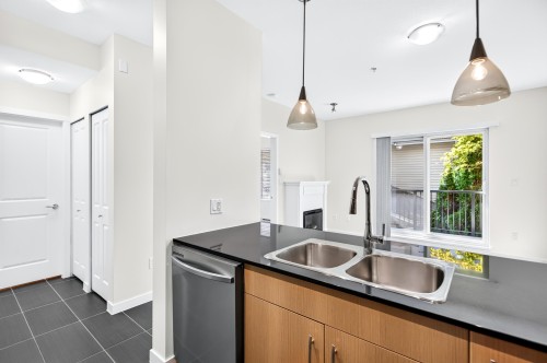 210-22290 North Avenue, Maple Ridge, BC 