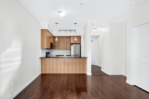 210-22290 North Avenue, Maple Ridge, BC 