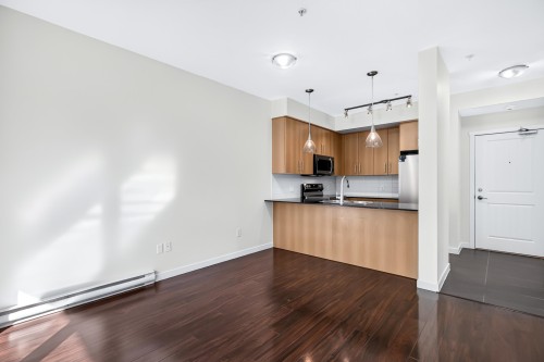 210-22290 North Avenue, Maple Ridge, BC 