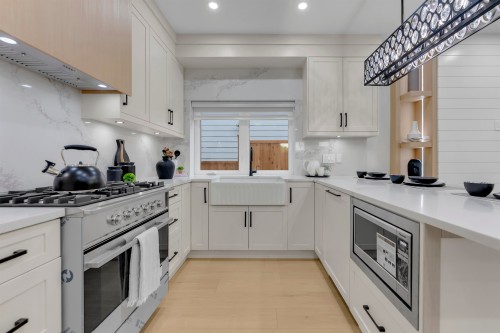 1-2888 6Th Avenue E, Vancouver, BC 