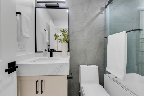 1-2888 6Th Avenue E, Vancouver, BC 