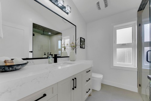 1-2888 6Th Avenue E, Vancouver, BC 