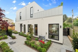 948 57th Avenue W Vancouver, BC V6P 1S3