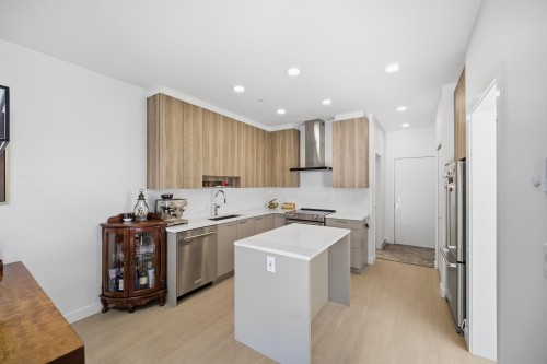 3xx-7588 16th Street , Burnaby, BC V3N 0H8 2