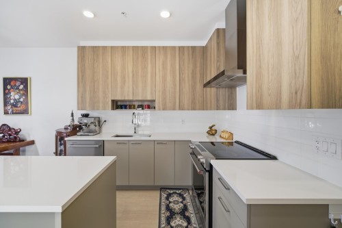 3xx-7588 16th Street , Burnaby, BC V3N 0H8 3
