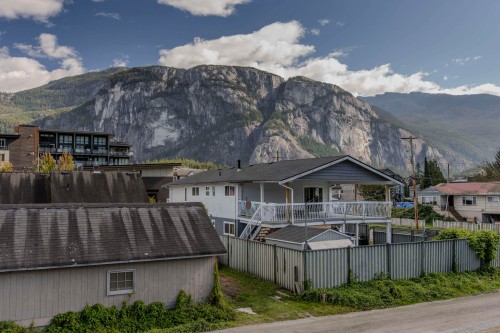 38012 Fifth Avenue, Squamish, BC 