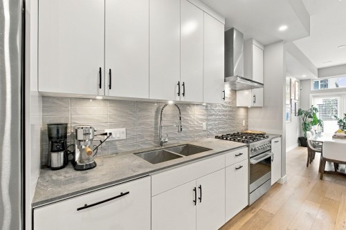 4682 Capilano Road, North Vancouver, BC 