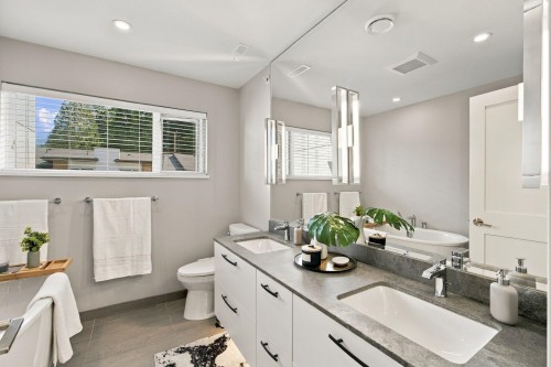 4682 Capilano Road, North Vancouver, BC 