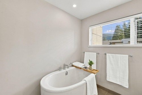 4682 Capilano Road, North Vancouver, BC 