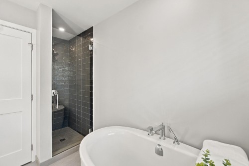 4682 Capilano Road, North Vancouver, BC 
