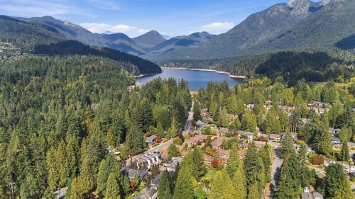 4682 Capilano Road, North Vancouver, BC 