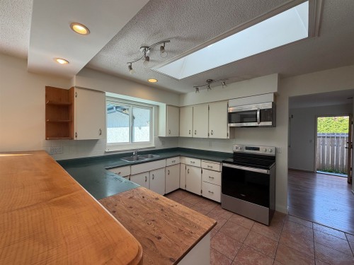 817 Mountainview Drive, Gibsons, BC 