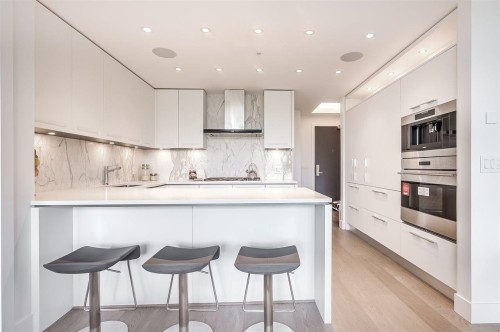 207-6333 Boulevard W, Vancouver, BC V6M 3X5 3