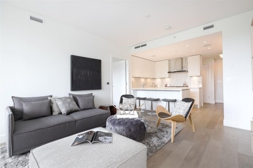207-6333 Boulevard W, Vancouver, BC V6M 3X5 5