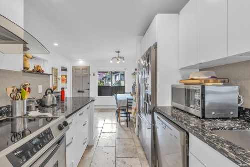 1002 Ironwork Passage, Vancouver, BC 