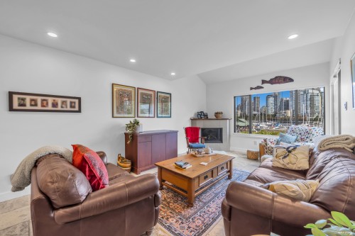 1002 Ironwork Passage, Vancouver, BC 