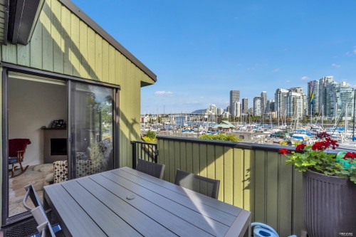 1002 Ironwork Passage, Vancouver, BC 