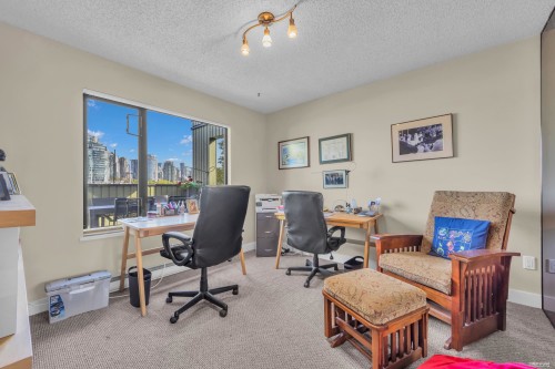 1002 Ironwork Passage, Vancouver, BC 