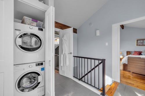 1002 Ironwork Passage, Vancouver, BC 