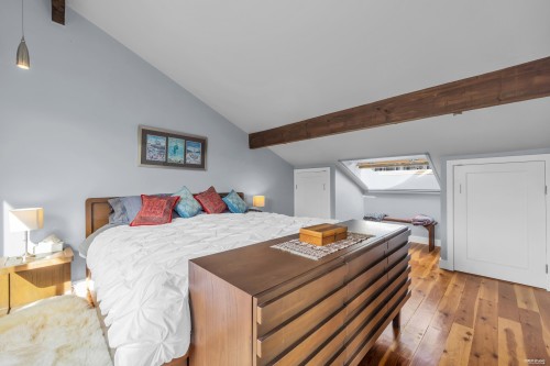 1002 Ironwork Passage, Vancouver, BC 