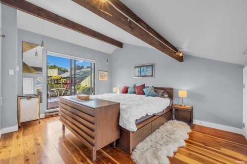 1002 Ironwork Passage, Vancouver, BC 