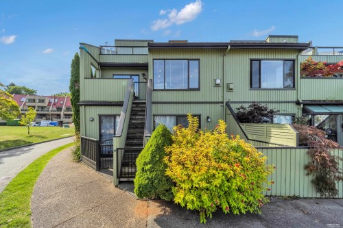 1002 Ironwork Passage, Vancouver, BC 