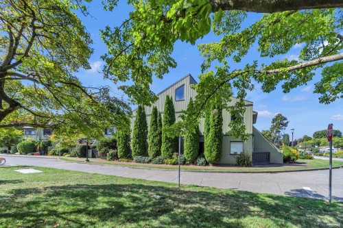 1002 Ironwork Passage, Vancouver, BC 