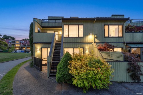 1002 Ironwork Passage, Vancouver, BC 