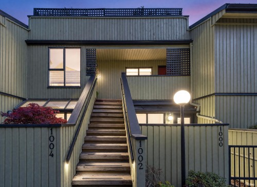 1002 Ironwork Passage, Vancouver, BC 