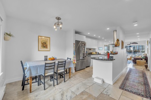 1002 Ironwork Passage, Vancouver, BC 