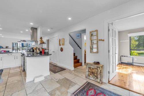 1002 Ironwork Passage, Vancouver, BC 