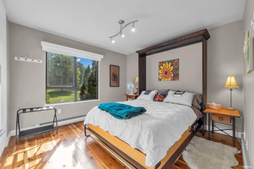 1002 Ironwork Passage, Vancouver, BC 