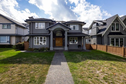 449 16Th Street E, North Vancouver, BC 