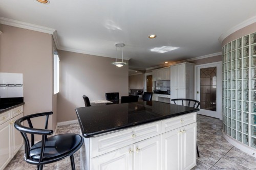 449 16Th Street E, North Vancouver, BC 
