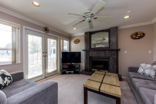 449 16Th Street E, North Vancouver, BC 