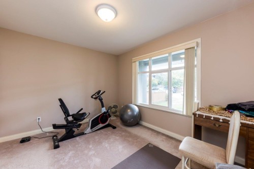 449 16Th Street E, North Vancouver, BC 