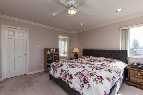449 16Th Street E, North Vancouver, BC 